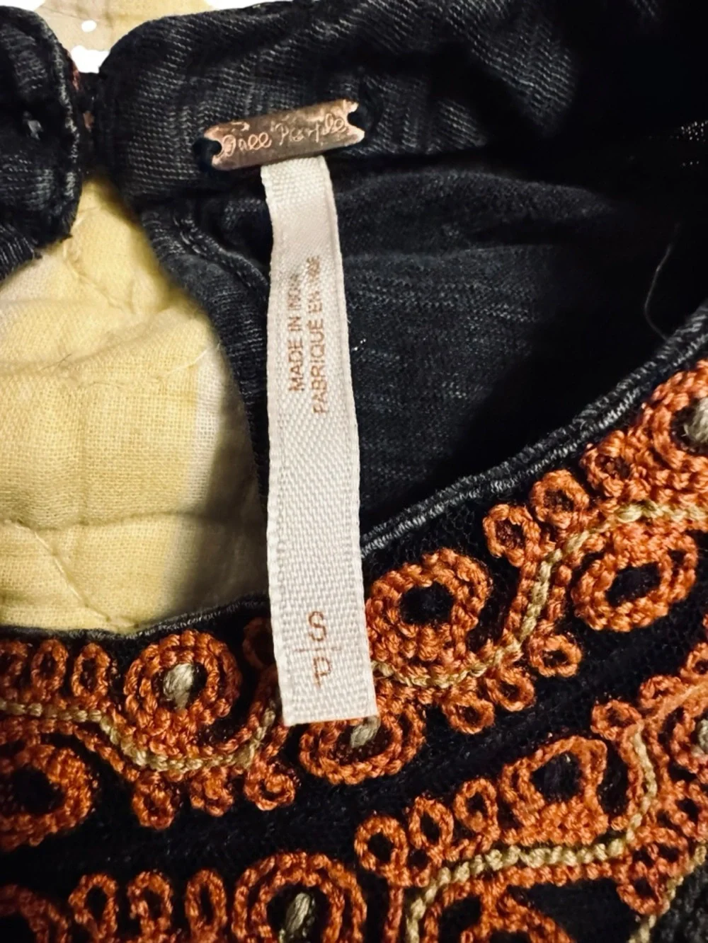 Free People Black Embroidered Boho Blouse Cropped Long Sleeve Keyhole Back XS - Picture 2 of 4